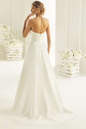 Schlichtes Brautkleid ohne Trägern